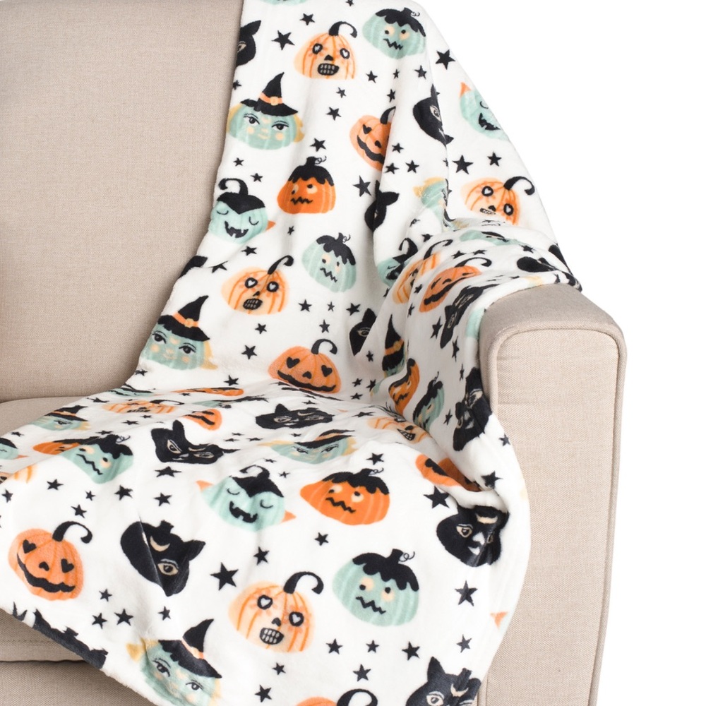 HAPPY HALLOWEEN 50” x 70” Monster Mash Oversized Throw